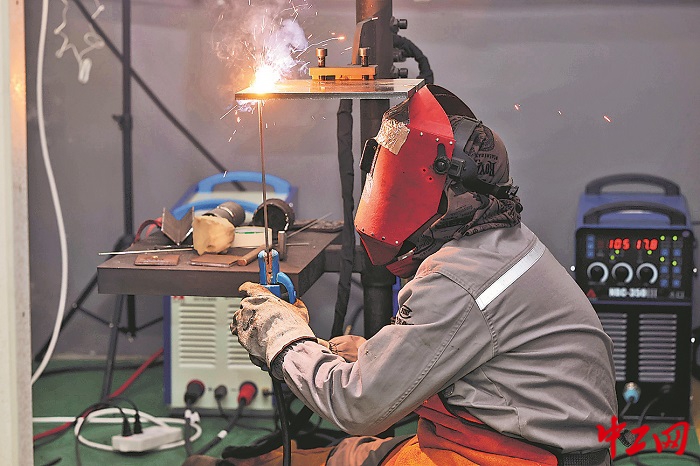 3235694_tpzz_1764051224322_b