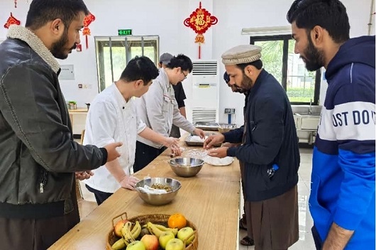 节日我在岗｜海外过节送祝福