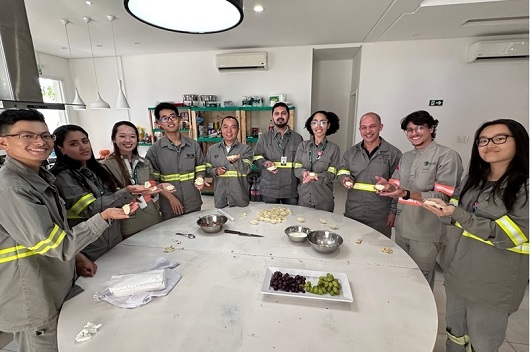 节日我在岗｜海外过节送祝福