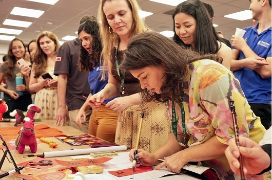 节日我在岗｜海外过节送祝福
